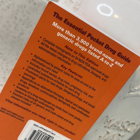☀️ 3 / $15 Sale ☀️ Pocket Drug Guide for Nurses LIPPINCOTT 2023 5”x3” - Picture 3 of 9